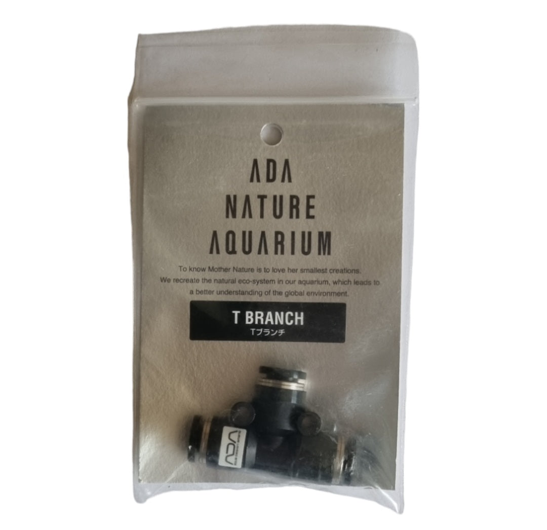 T-Branch: In der Verpackung befindet sich eine T-förmige Verbindung aus Kunststoff, schwarz.