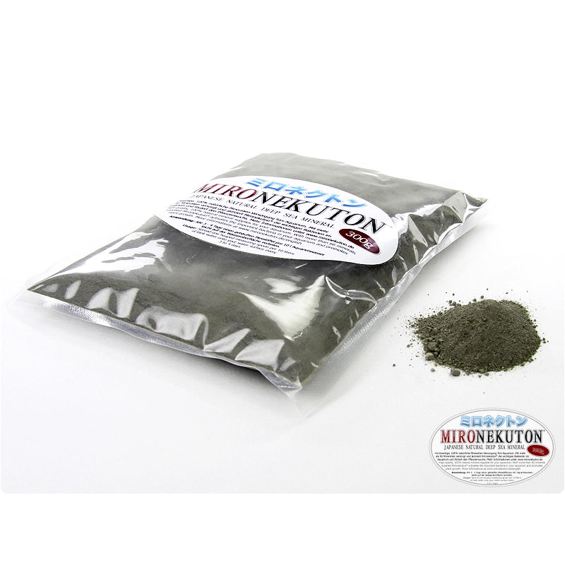 Analyse des Produktbildes: Mironekuton
Produkt: Mironekuton
Inhalt: 300g
Beschreibung:

Verpackung: Transparente Verpackung mit einem wiederverschließbaren Verschluss.
Inhalt: Feines, graues Pulver.
Aufdruck: Japanische Schriftzeichen und die Bezeichnung "Mironekuton" sowie "Japanese Natural Deep Sea Mineral".